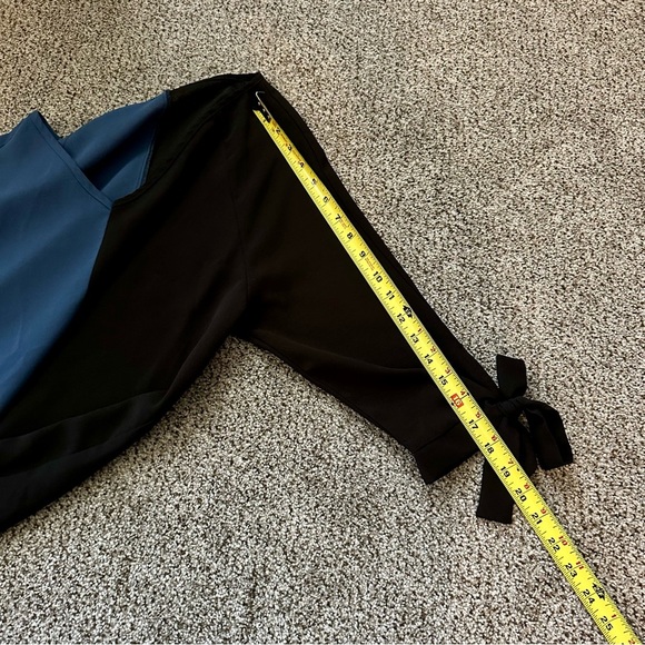 BLOOMCHIC 00 0X XL Half Black Half Blue Blouse W Bows R $29 - Picture 8 of 8